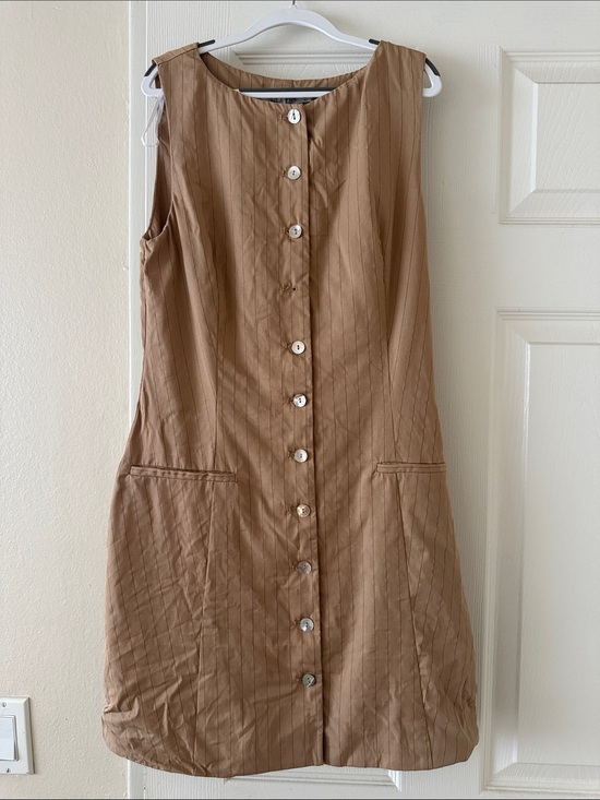 Mon Renn Dresses & Skirts - Sleeveless Button-Front Shift Dress in Brown